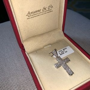 Avianne Jewelers Diamond Cross Pendant